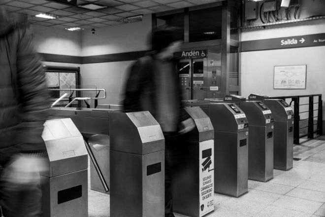 Oscar Vazquez Paz. Estación Echeverría, Línea B