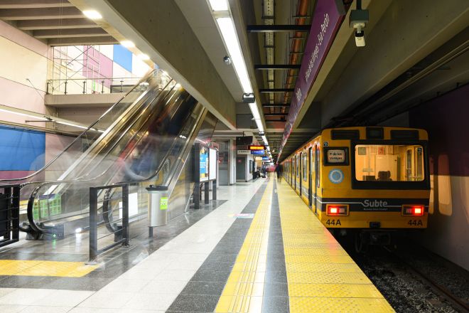 Mario Passera. Estación Retiro, Línea E