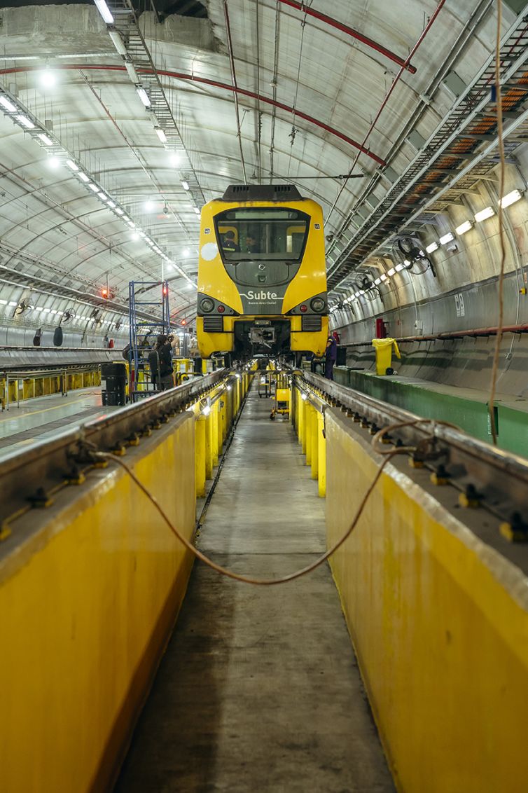 Analía Devalle. Formación Alstom 300. Taller Parque Patricios, Línea H